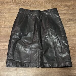 women’s black leather skirt